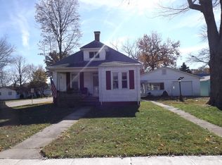1039 E Cherry St, Olney, IL 62450