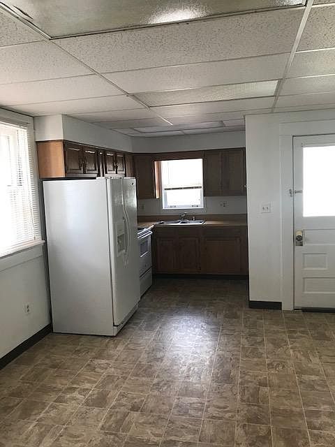 2nd image of 820 Main St