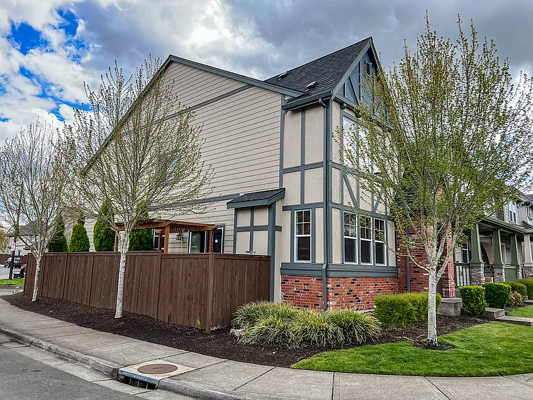 206 SW Marsuda Ter — Photo 3
