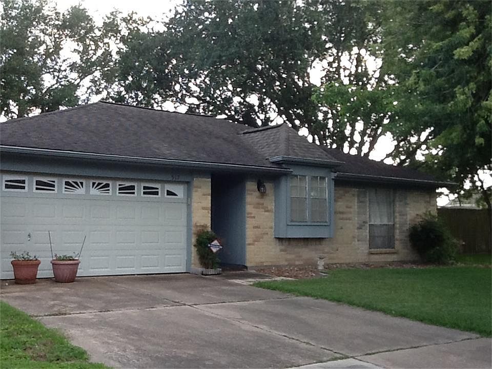 FRONT OF THE HOME, it's in a circle street