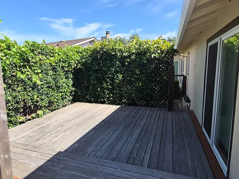 1121 Swallow Ln — Photo 28