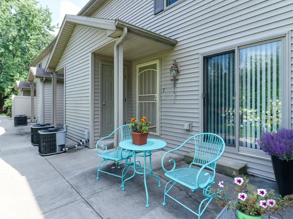 3 Ross Dr APT 7, Bloomington, IL 61701