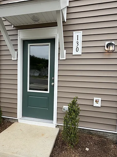 130 Saxon St Photo 1