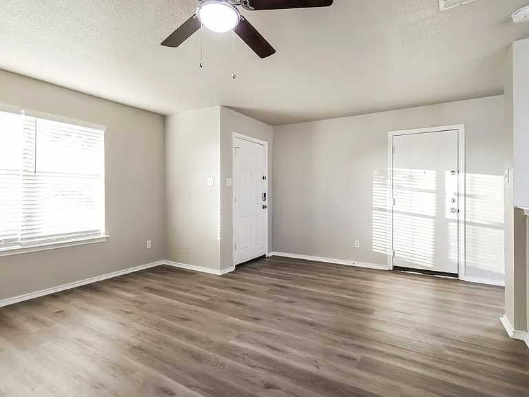 8007 Heights Valley — Photo 4
