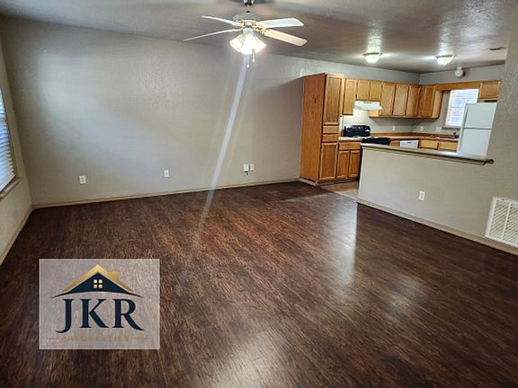 3rd image of 512 Church