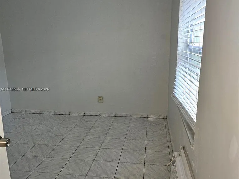 215 30th St #22 — Photo 13