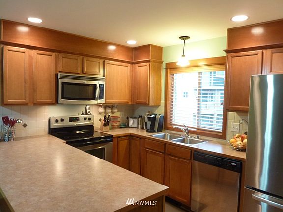 4th image of 1164 N 198th Street #14