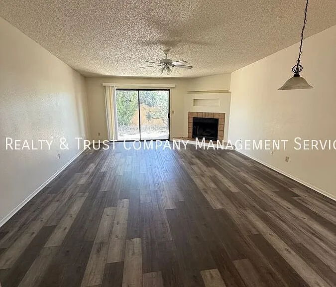 709 W Millbrook Ln — Photo 8