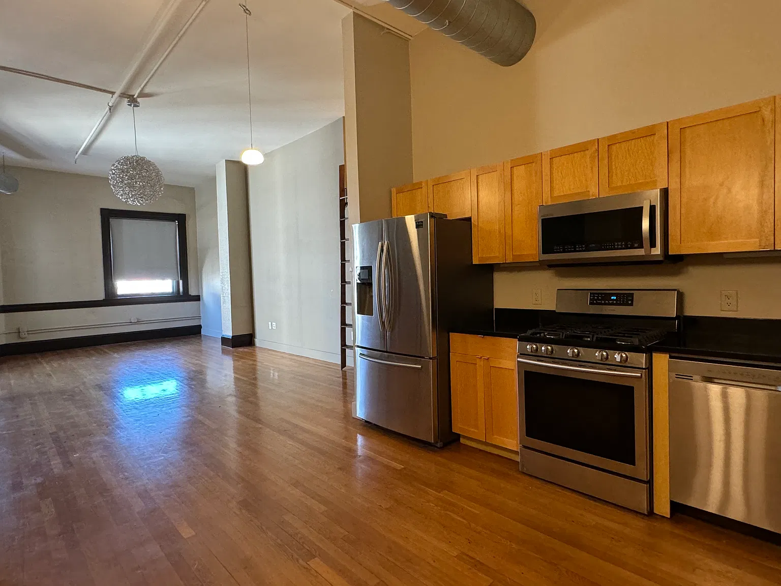 1 bed, 960 sqft, $2,400 — Photo 1