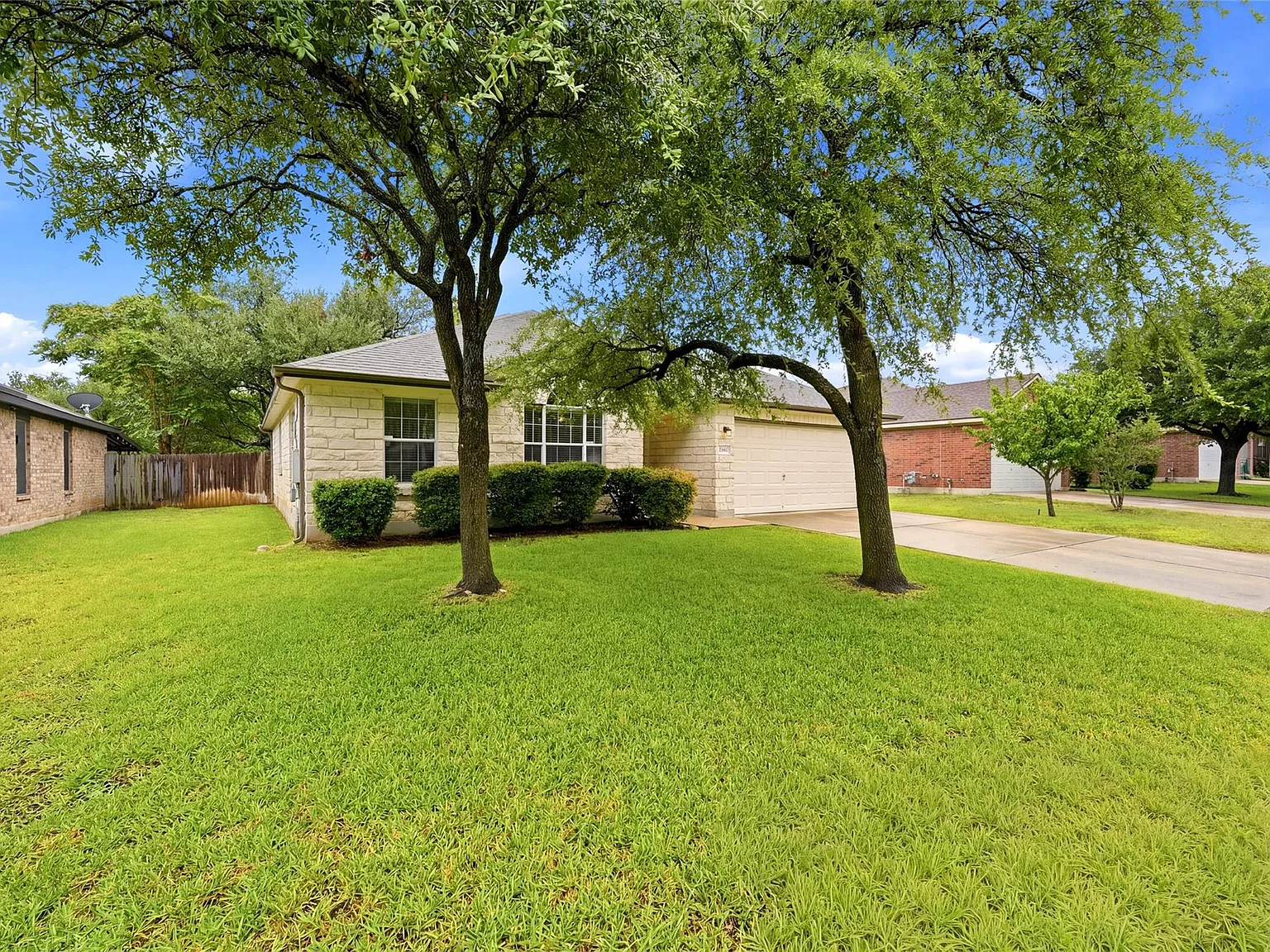 3 bed, 2.0 bath, 1645 sqft, $2,250 — Photo 3