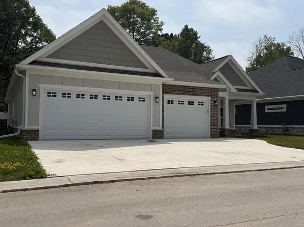 327 Lynx LANE, Manitowoc, WI 54220