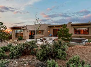 1 San Pasqual Ln, Ranchos De Taos, NM 87557