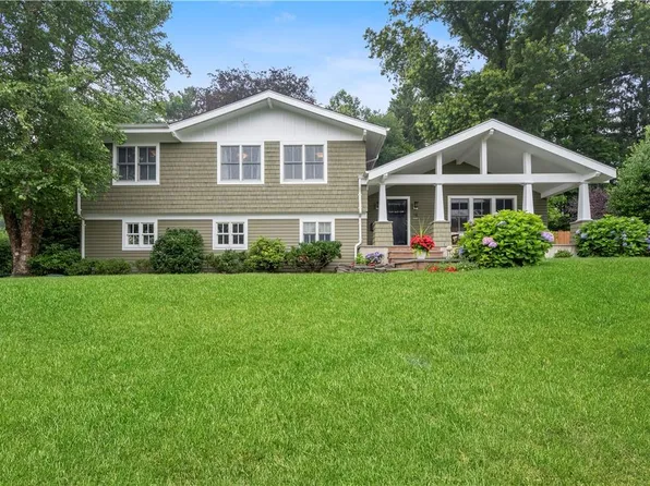 16 The Knolls, Locust Valley, NY 11560