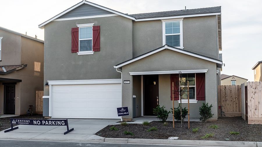 1st image of 4051 N Rosalia Ave