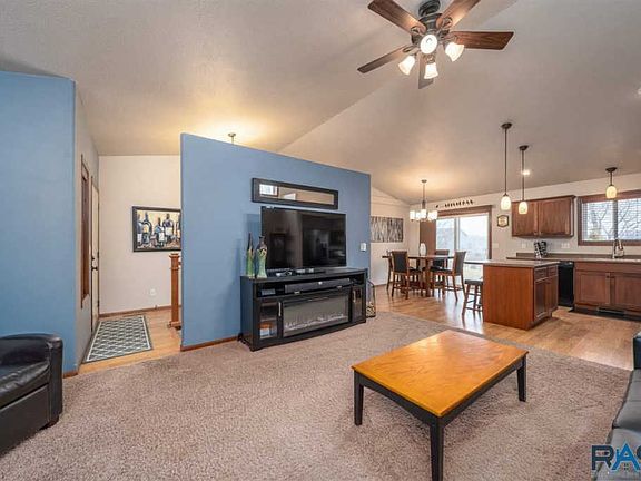 4th image of 406 Cottonwood Dr
