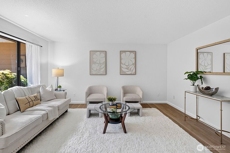 4th image of 1225 Solar Court NE