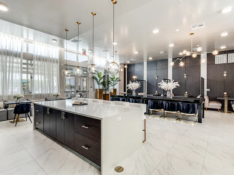 Remi West Dallas — Photo 21