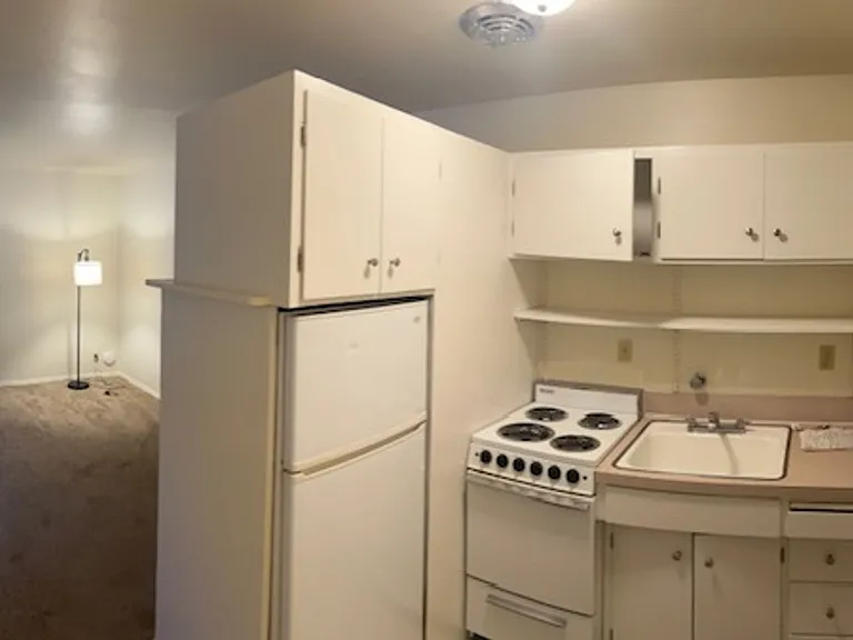 3605 Apartments — Photo 8