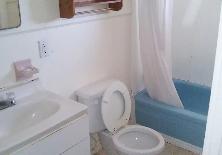 16401 Palm Beach Blvd — Photo 3