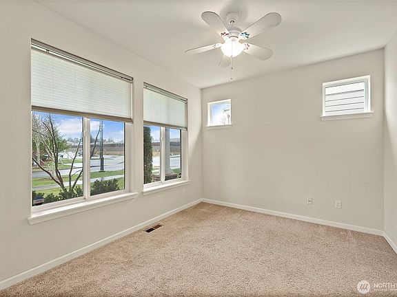 3rd image of 806 Mandee Street SE
