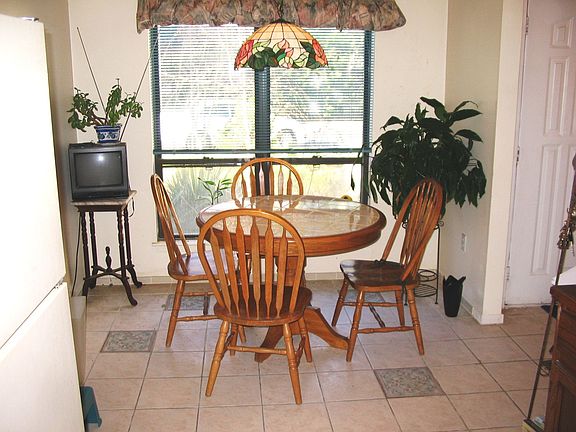 eat-in-kitchen