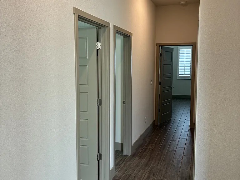 2418 Bastidas Dr — Photo 11