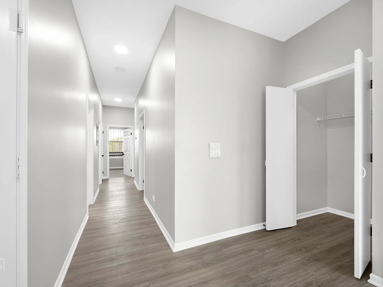 8954 S Commercial — Photo 1