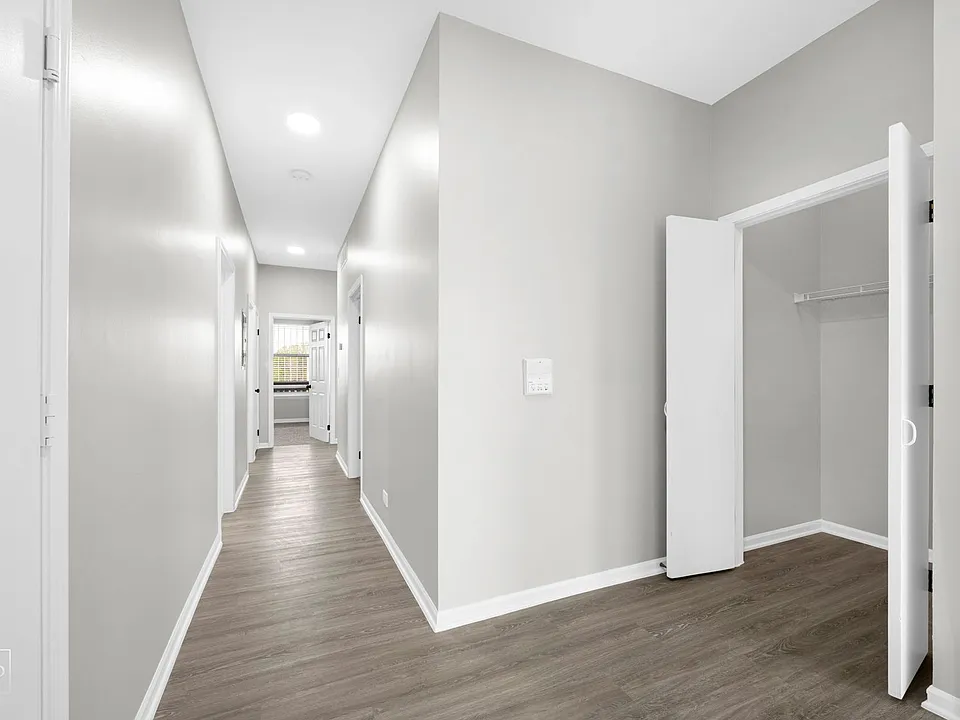 8954 S Commercial