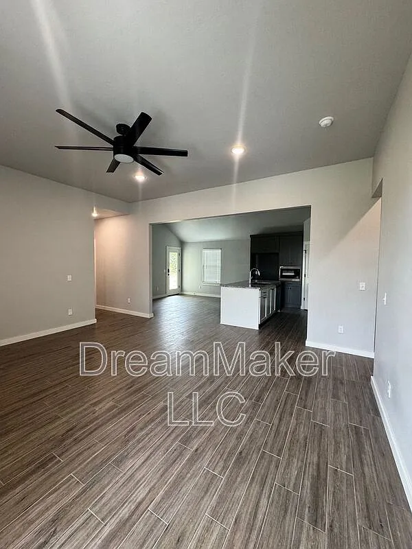 4 bed, 2.0 bath, 1742 sqft, $2,195 — Photo 2