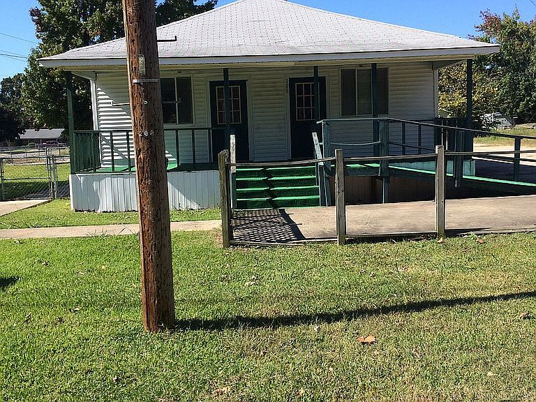 1st image of 208 N Louisiana St