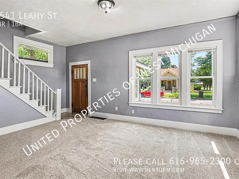 1541 Leahy St — Photo 5