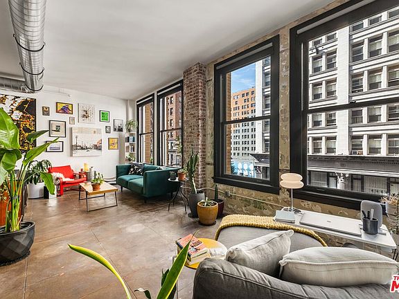 2nd image of 215 W 7th St APT 407