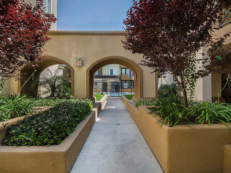Regency at Encino — Photo 23