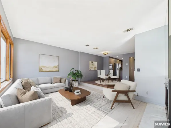 221 Grantwood Blvd, Palisades Park, NJ 07650