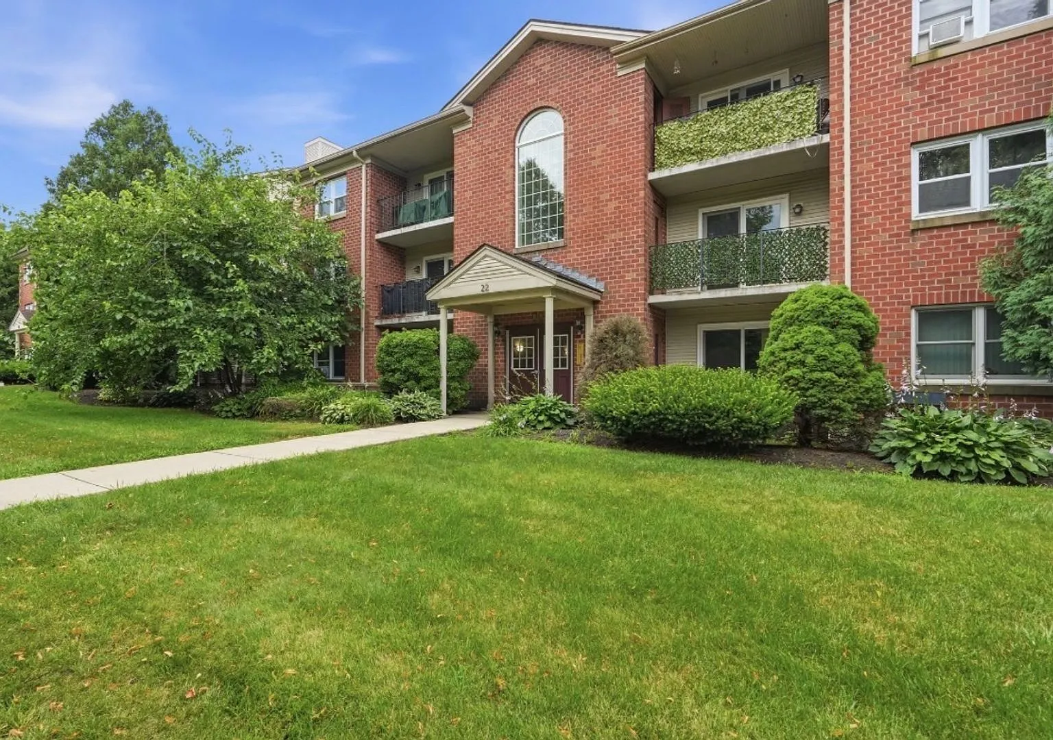 Condo-Holyoke — Photo 1