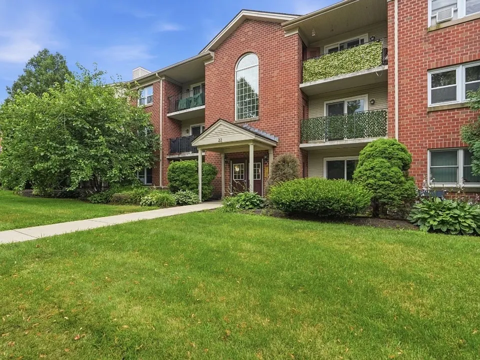22F Maple Crest Cir