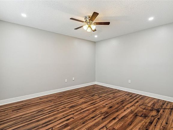 3rd image of 2757 Russell Dr