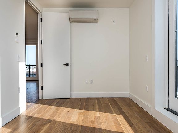 3rd image of 182 Malcolm X Blvd APT 4B