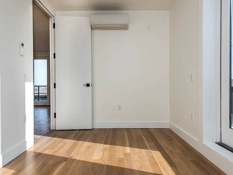 182 Malcolm X Blvd #4B — Photo 3