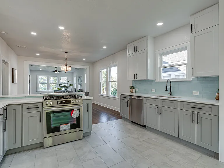 2035 W Summit Ave — Photo 15