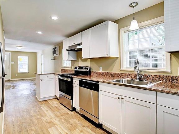 3rd image of 123 1/2 E 32nd St #1