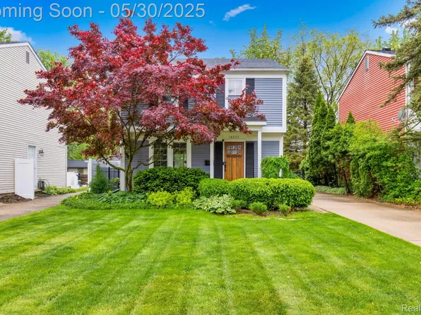 16233 Birwood Ave, Beverly Hills, MI 48025