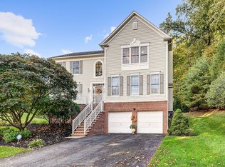 26 Queenberry Way, Basking Ridge, NJ 07920