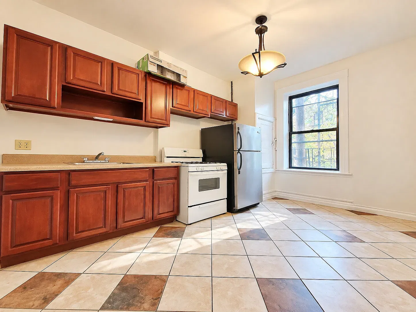 665 Park Place — Photo 3