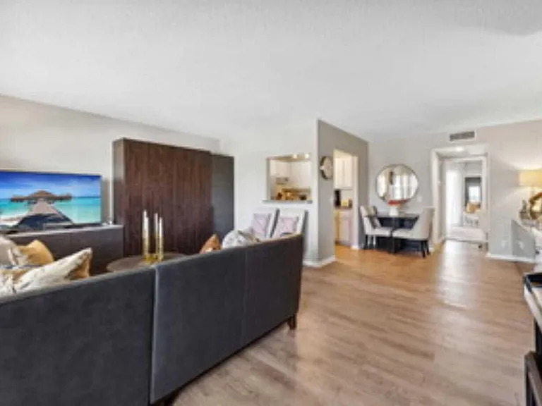 321 Dorset Dr — Photo 6