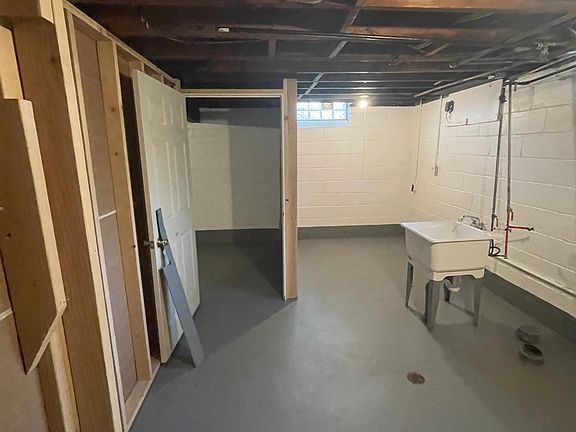 18820 Morang basement