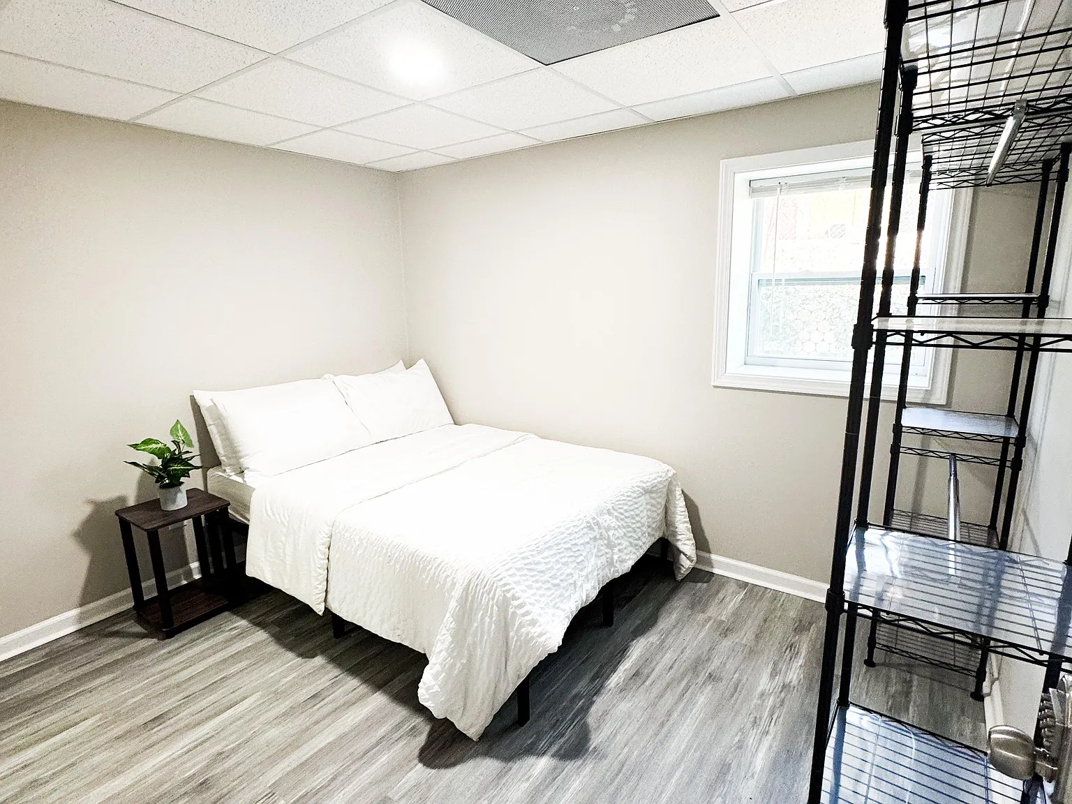 4 bed, 3.0 bath, 2400 sqft, $910 — Photo 3