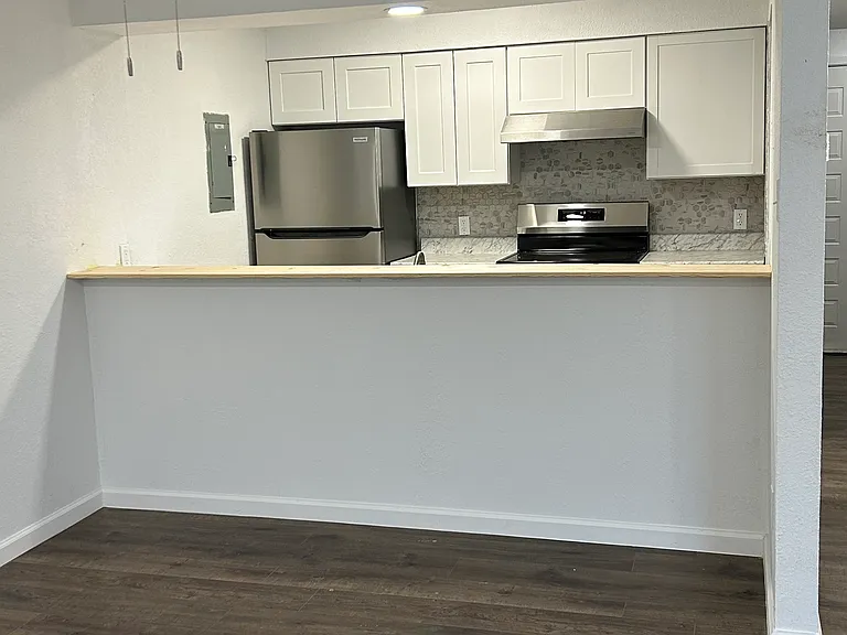Oak Forest Dr — Photo 2
