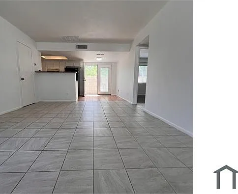 312 S Wilson St — Photo 4