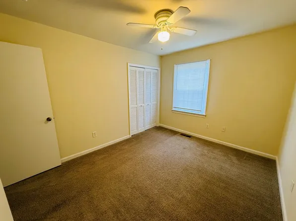 100 Yorkshire Ct, Blacksburg, VA 24060